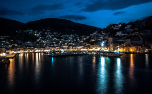 Hydra at Night